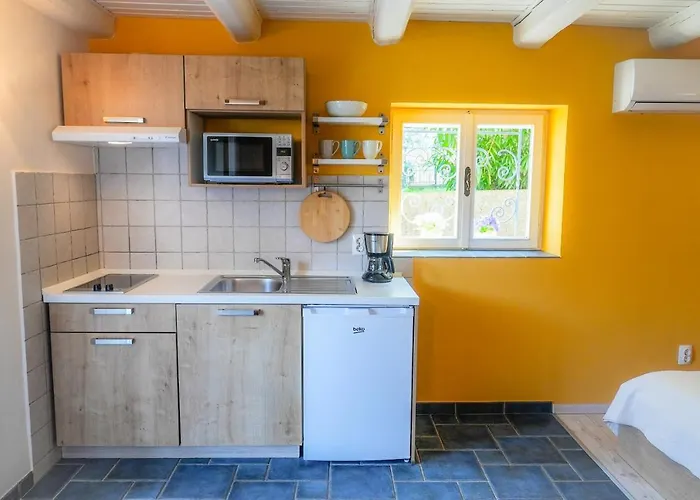 Galatea With Free Garage Parking Οπατία