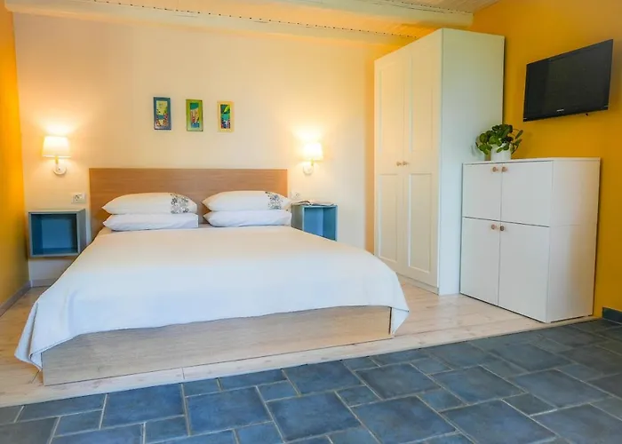 Galatea With Free Garage Parking *